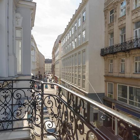 Senator Suite Stephansplatz By Ichbucheat Wenen Buitenkant foto