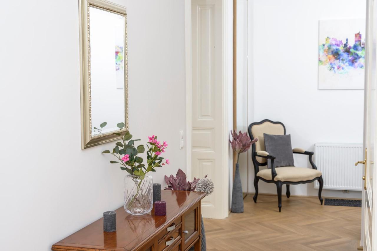 Senator Suite Stephansplatz By Ichbucheat Wenen Buitenkant foto