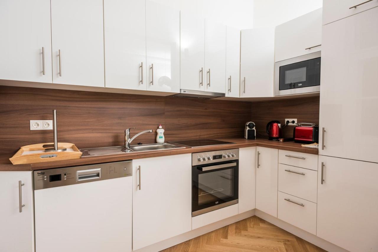 Senator Suite Stephansplatz By Ichbucheat Wenen Buitenkant foto