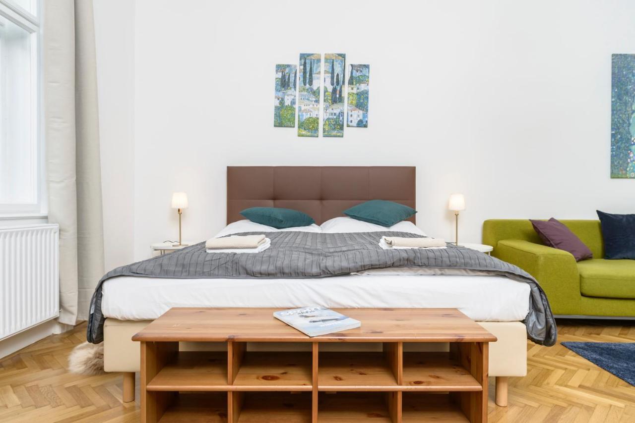 Senator Suite Stephansplatz By Ichbucheat Wenen Buitenkant foto