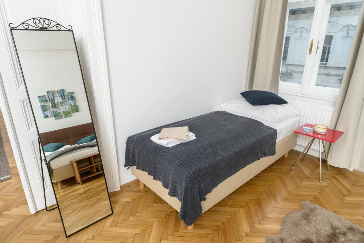 Senator Suite Stephansplatz By Ichbucheat Wenen Buitenkant foto