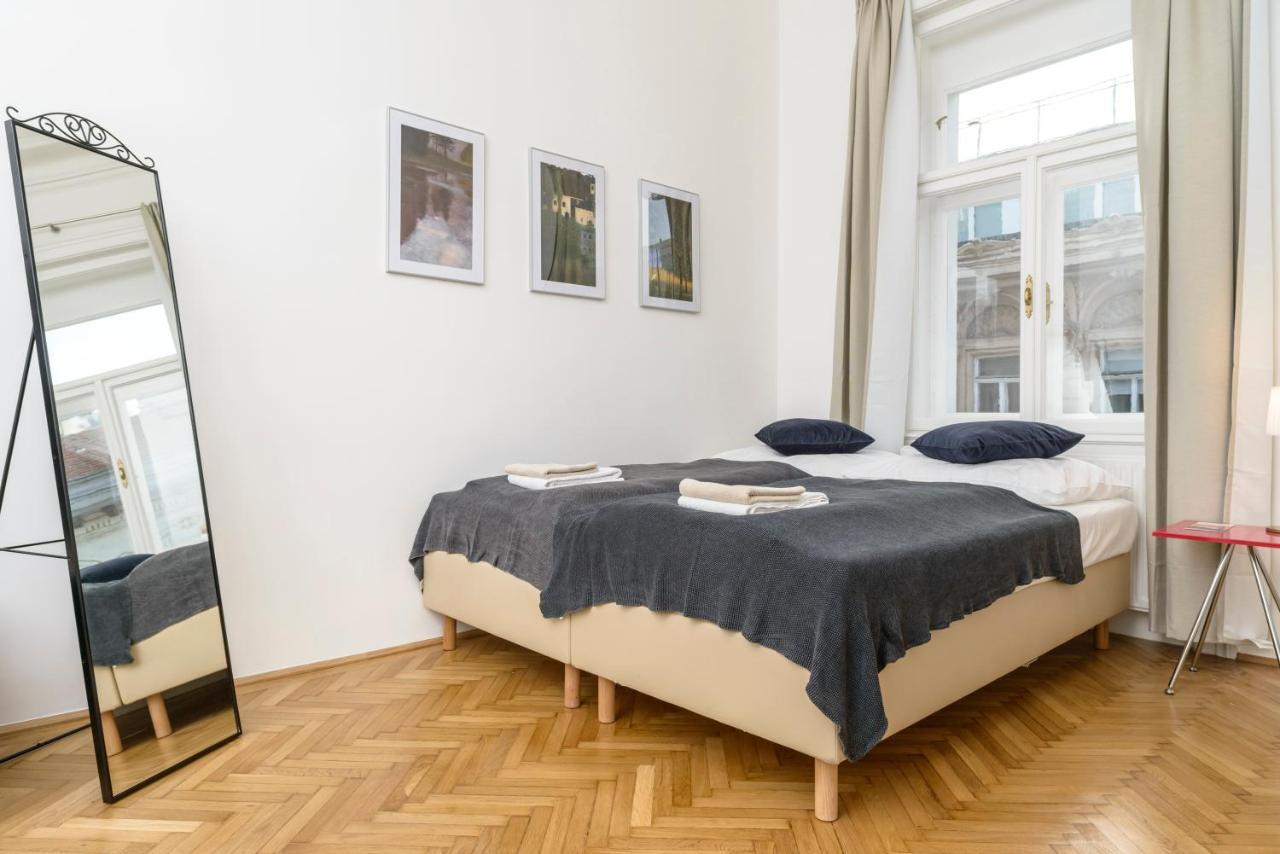 Senator Suite Stephansplatz By Ichbucheat Wenen Buitenkant foto