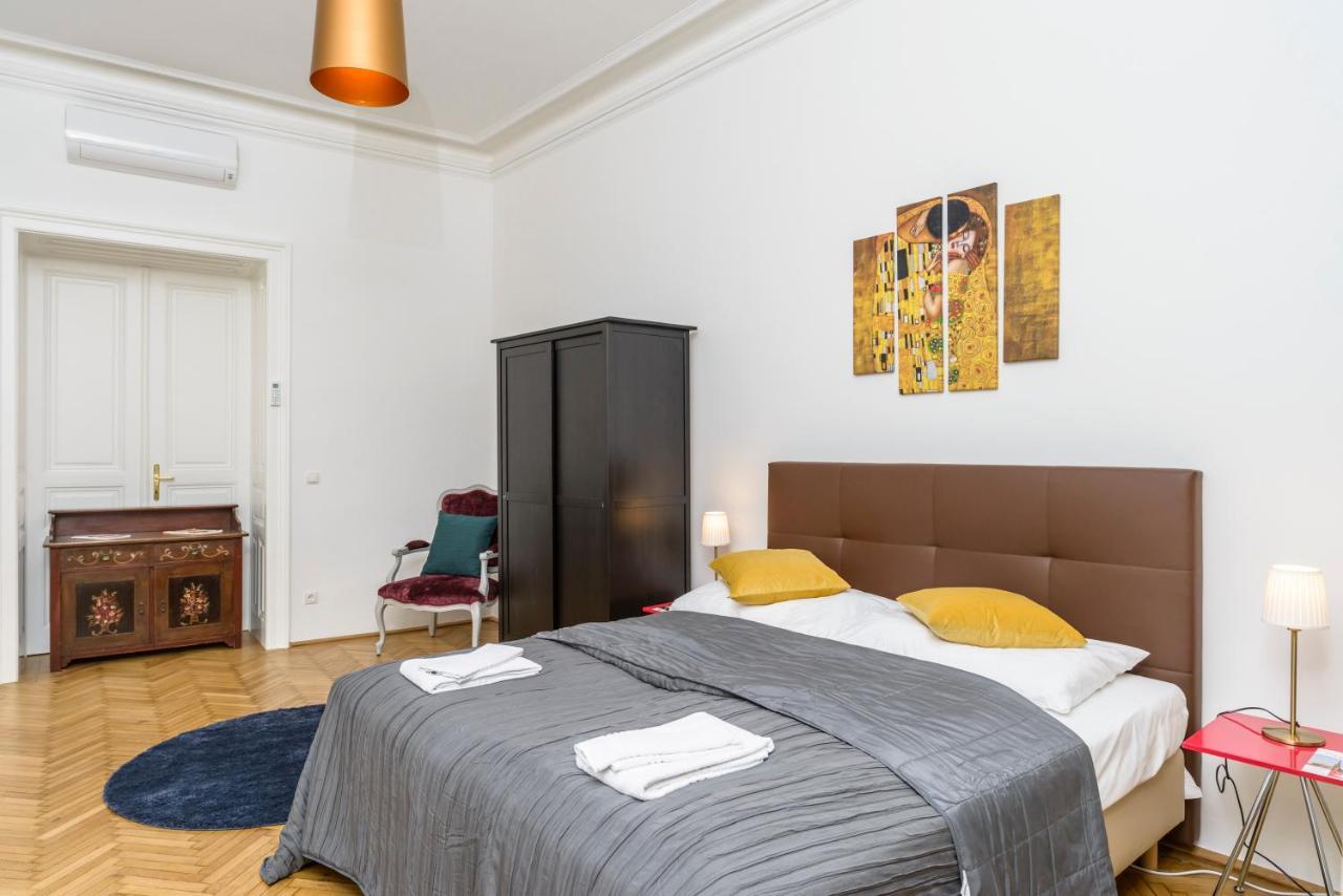 Senator Suite Stephansplatz By Ichbucheat Wenen Buitenkant foto
