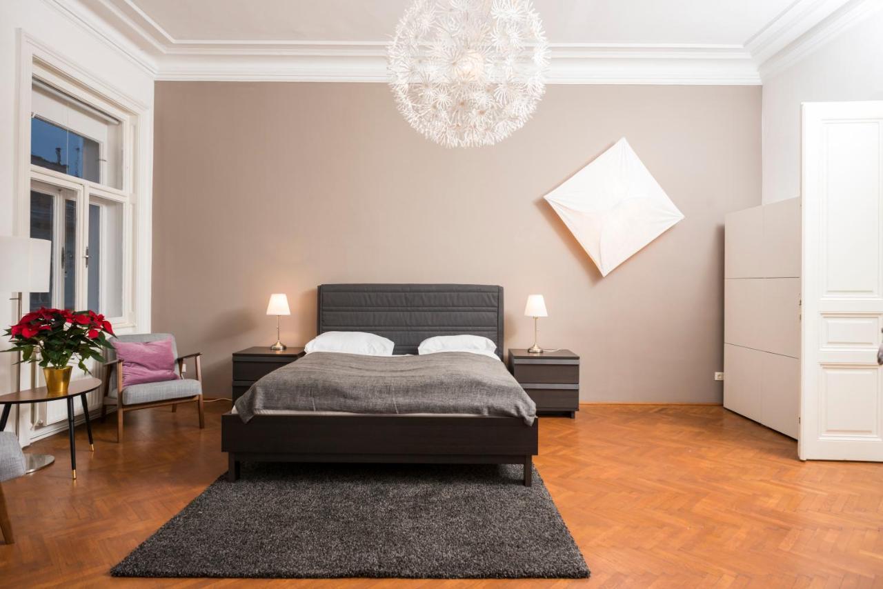 Senator Suite Stephansplatz By Ichbucheat Wenen Buitenkant foto